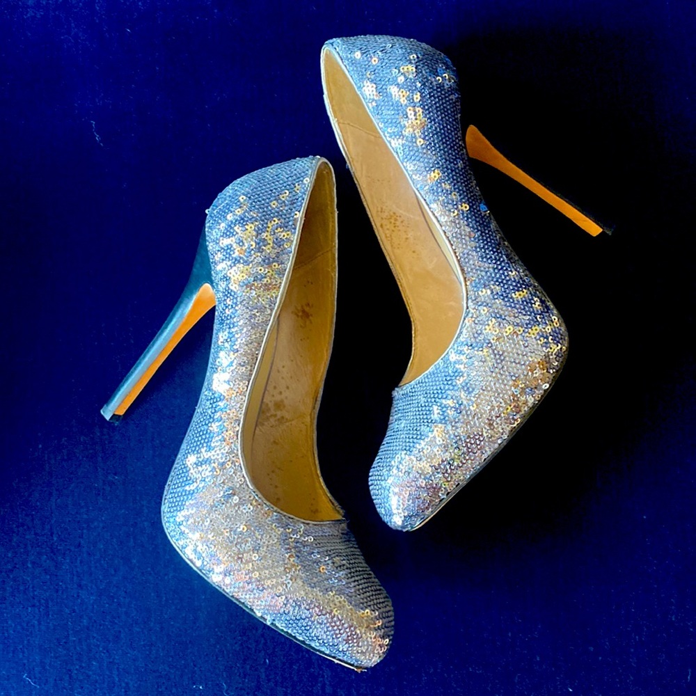 NWT Dolce Vita Silver Sequin round toe pumps
